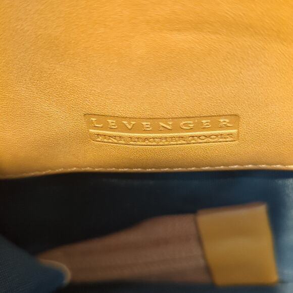 Levenger Business Tan Leather Briefcase with Crossbody Strap - Picture 4 of 15